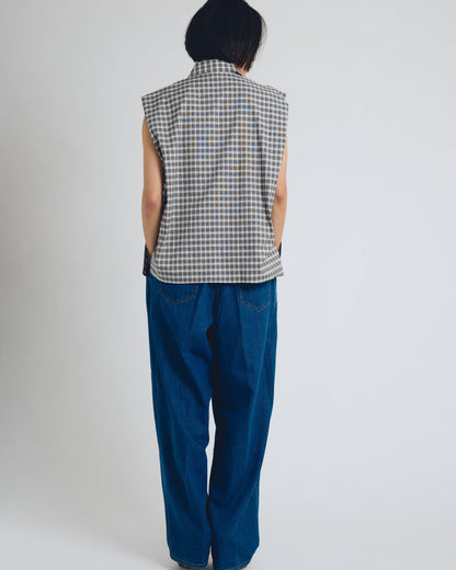 checked sleeveless big collar top