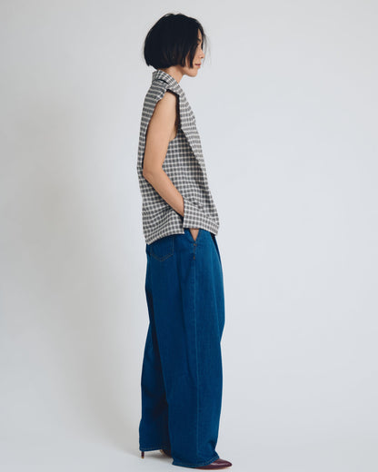 checked sleeveless big collar top