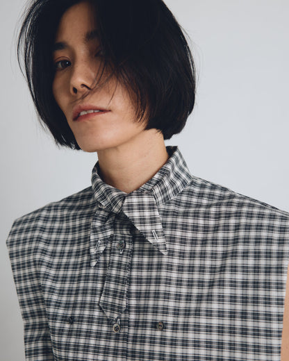 checked sleeveless big collar top