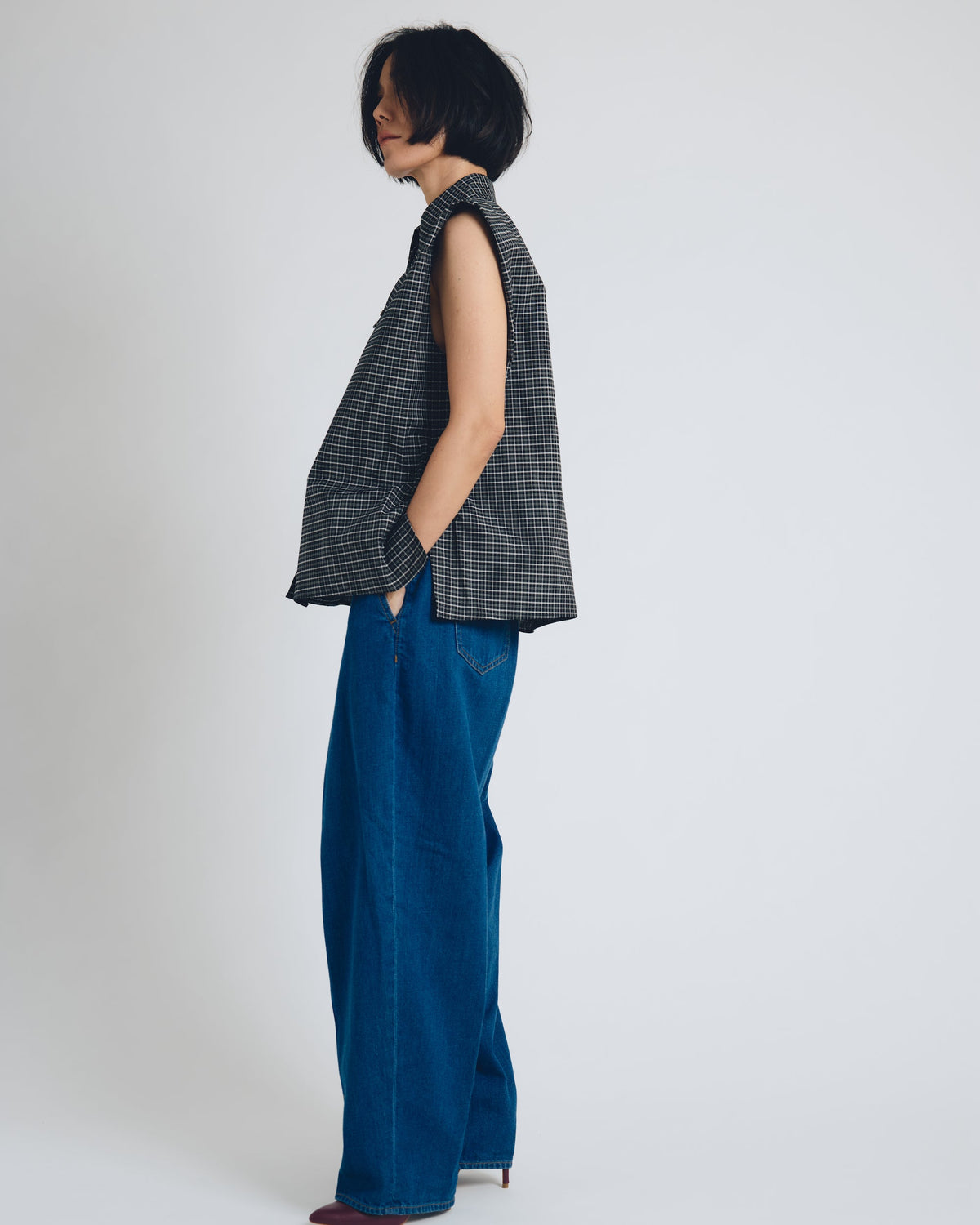 checked sleeveless big collar top