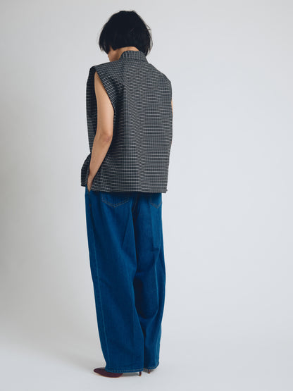 checked sleeveless big collar top