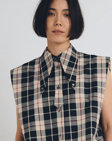 checked sleeveless big collar top