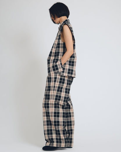 checked sleeveless big collar top