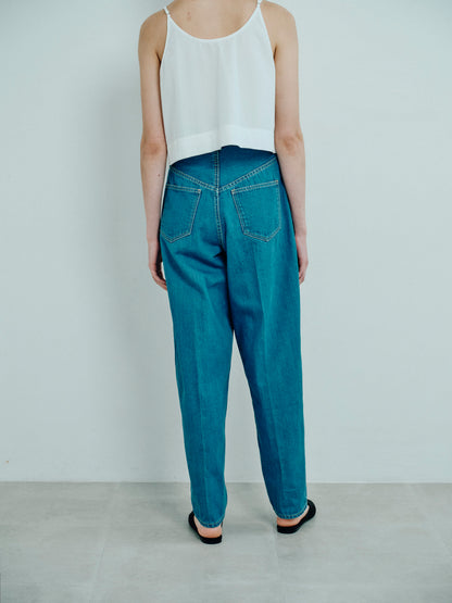 tuck curve loose fitting jeans