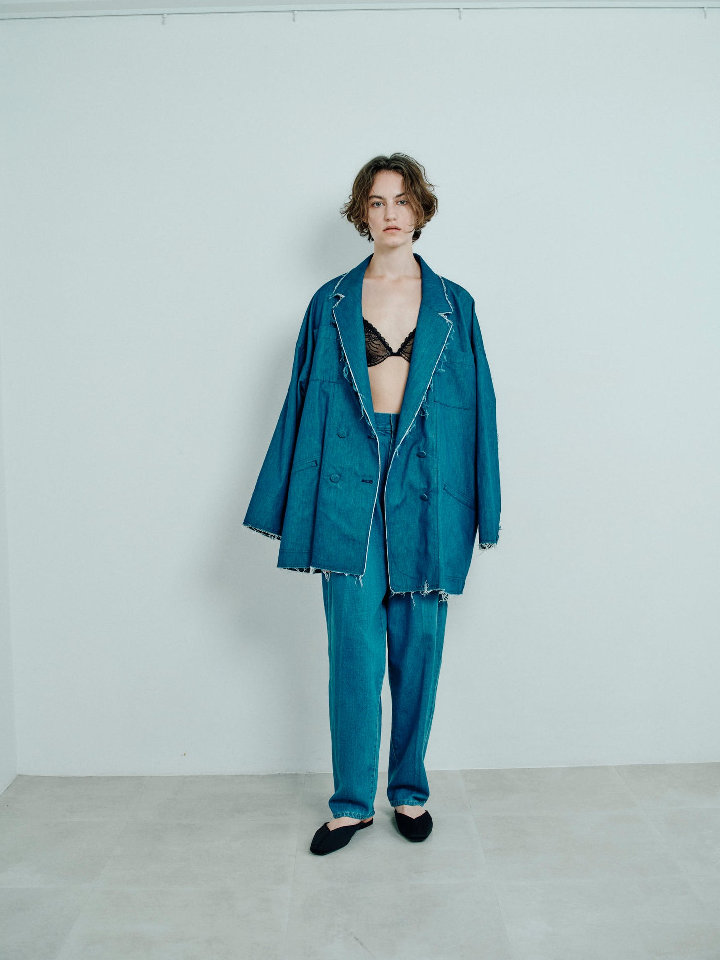 tuck curve loose fitting jeans