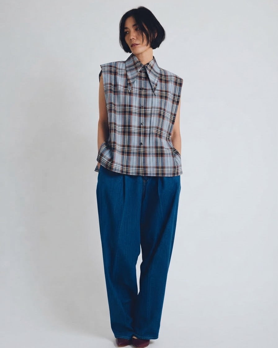 checked sleeveless big collar top
