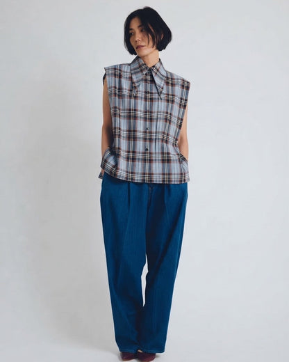 checked sleeveless big collar top