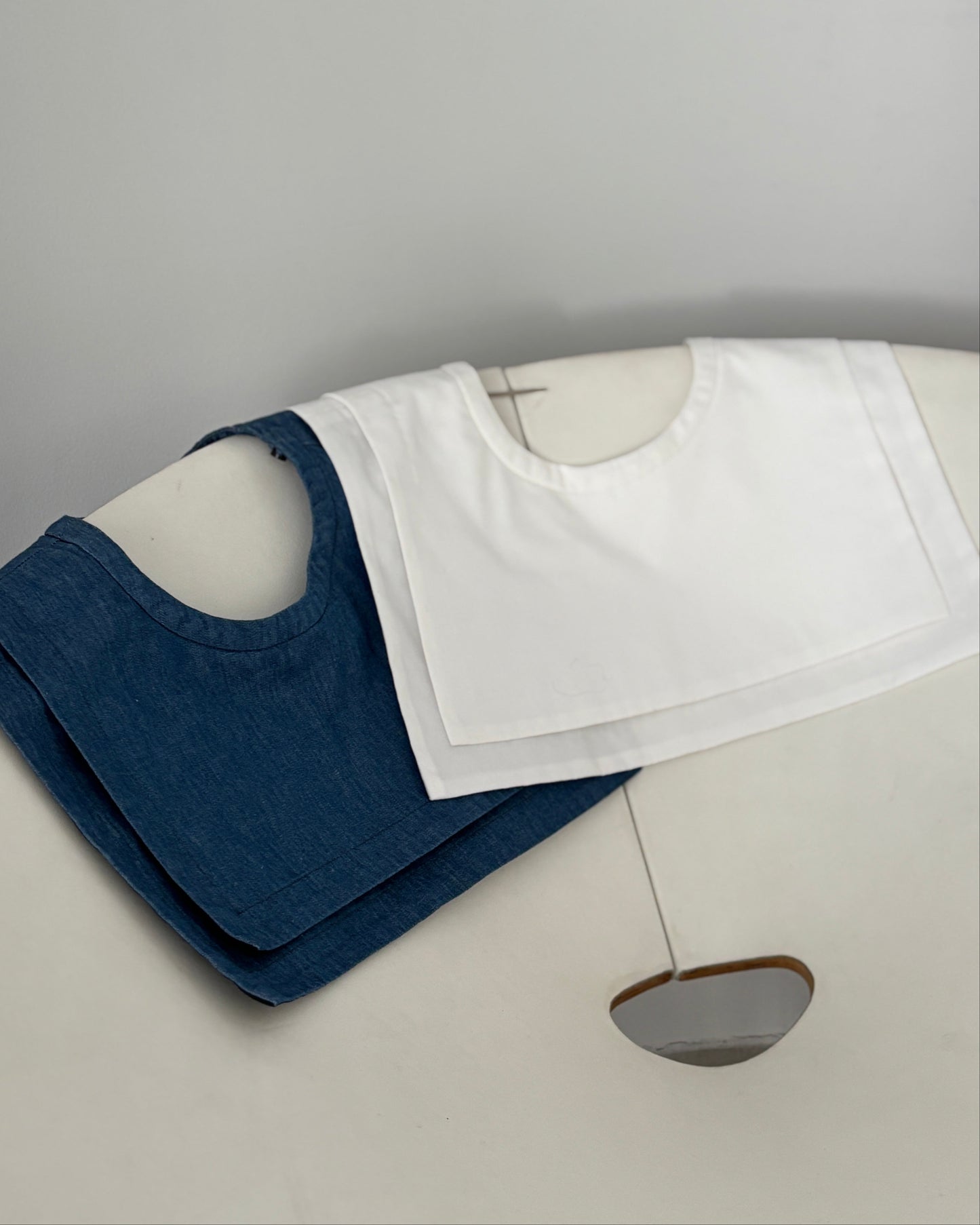 collar  White